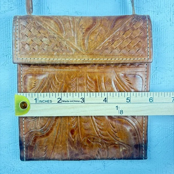 VTG Leaders in Leather Tan Leather Crossbody Bag Built in Wallet - Picture 16 of 16